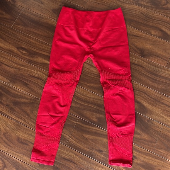 Fabletics Red mesh sculpt seamless leggings Medium - Picture 5 of 7